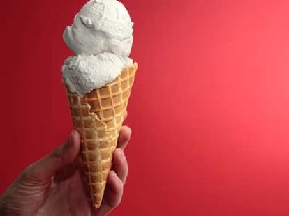 ice cream vendor beats cop