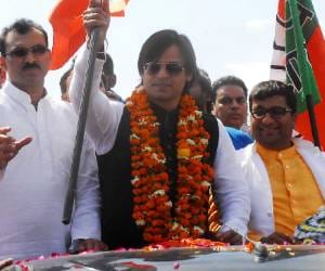 Vivek Oberoi Road Show for BJP Arun Jaitely in Punjab