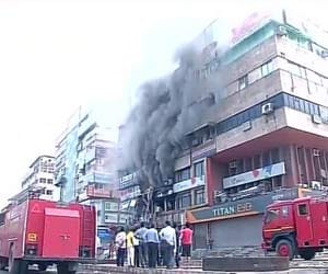 Fire breaks out in a shopping complex in Noida