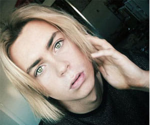 boy to tries to look like paris hilton 