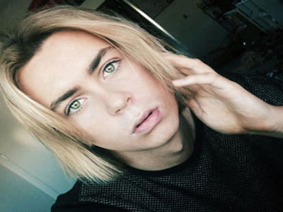 boy to tries to look like paris hilton 