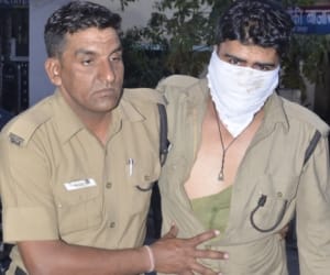 constable beaten by people