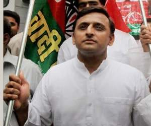 akhilesh yadav to distribute laptops