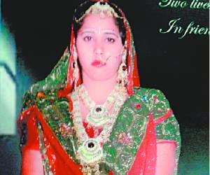 Married Woman Committ Suicide