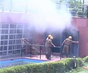Fire near gate no 1 and 2 of Rajiv Chowk metro station