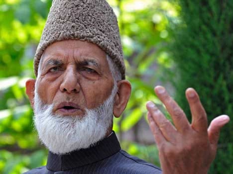 pakistan pm invites geelani to pakistan