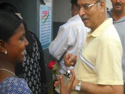 rose perfume and sharbat for jharkhand voters