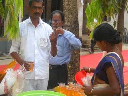 rose perfume and sharbat for jharkhand voters