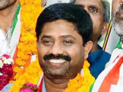 abhilasha gupta filed nomination from allahabad sead