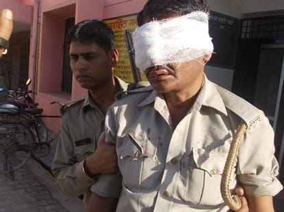 deepak singhal removed from top post in up