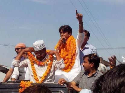 election war on wikipedia of modi-kejri suporters