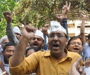 delhi police arrests aam aadmi party mla rajesh garg