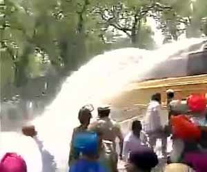 SAD workers protest outside Cong HQ against