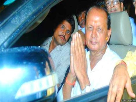 When cowdung thrown kanpur bjp cadidate