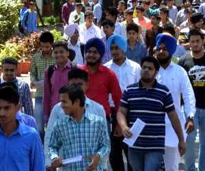 Continue the waiting list for enrollment in graduate