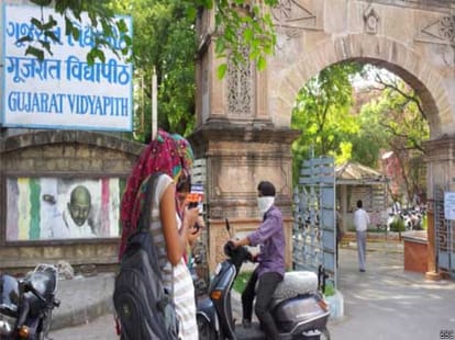 Students told about the truth of Gujarat's development
