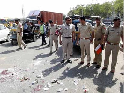 two bikers got dead on lodhi road at monday night