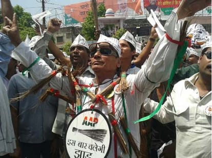 aap activists beat media