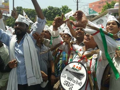arvind kejriwal collects highest donation in varanasi
