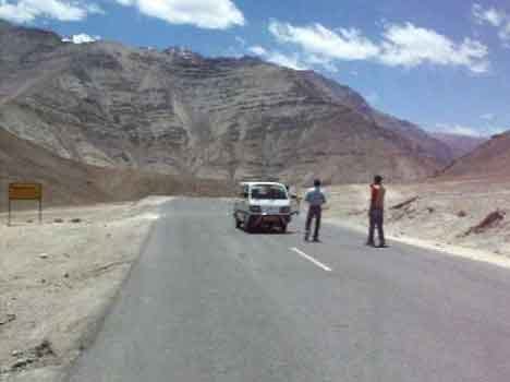  magnetic hill of ladakh