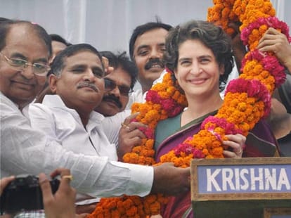 priyanka will give challenge to modi in banaras