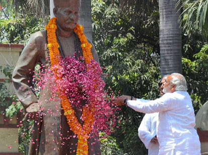 narendra modi talks about his special pen