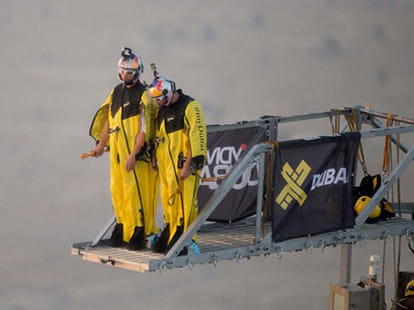 duo sets records jumping from world's tallest building