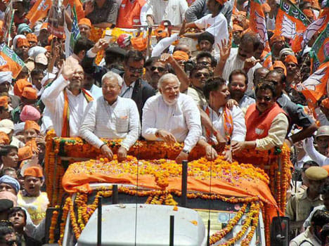 cong demands fir against modi for 