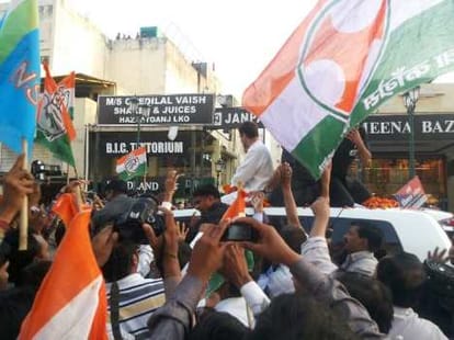 rahul gandhi road show in lucknow