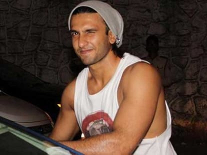  know behaviour of ranveer singh with condom