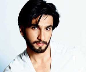 ranveer singh dance In the middle of road