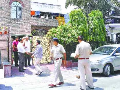 37 lakh loot in mahanagar with trader.
