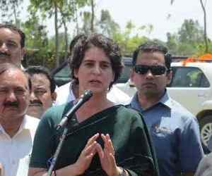 priyanka gandhi favours rahul gandhi