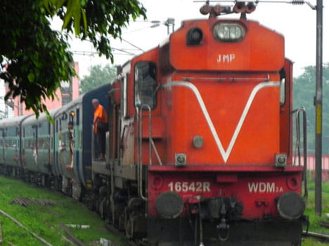 loot in howrah express