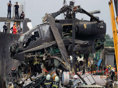 helicopter crashes into a building