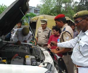 traffic police special drive in noida