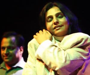play 'doosra aadmi, doosri aurat'