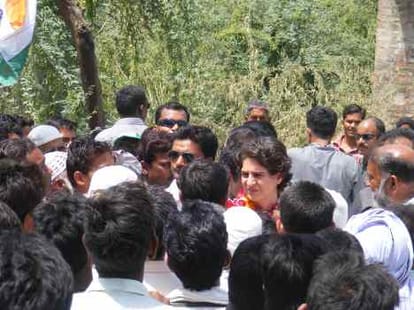 priyanka gandhi favours rahul gandhi