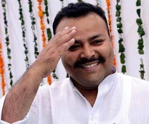 SP leader arrests at airport with cartridge