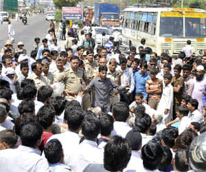 Ghaziabad villagers protest against girl kidnapping