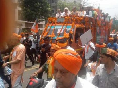 road show of rajnath singh in lucknow