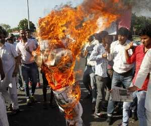 Burn effigy of Baba Ramdev against controversial statement