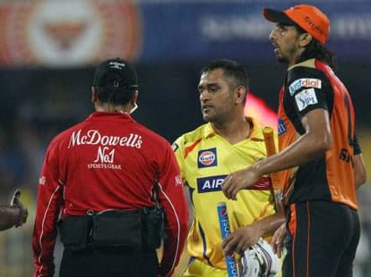 ms dhoni and sehwag praised maxwell