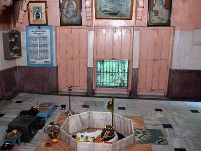 modi have new links with varanasi from his family gods