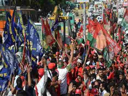 how do political parties manage crowd in rallies