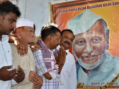 Bjp supporters beat up aap supporters in banaras