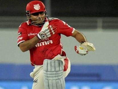 ms dhoni and sehwag praised maxwell