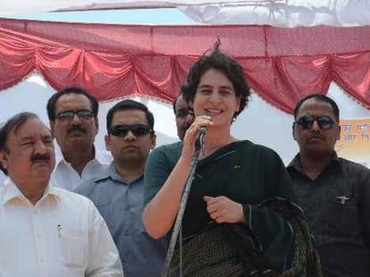 priyanka gandhi public meeting in amethi