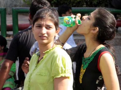 Tips to Save Urself from Sun Stroke in Summers