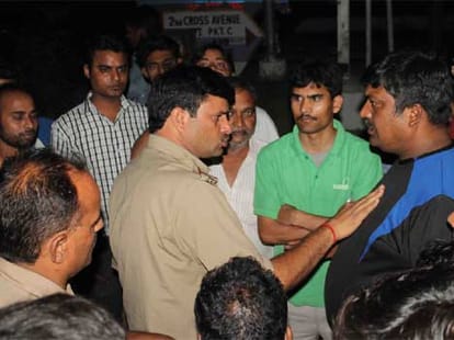 curfew like situation in alfa one area of greater noida